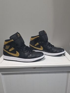 Jordan High-Top Sneakers in Black and Gold. Men's Size 9